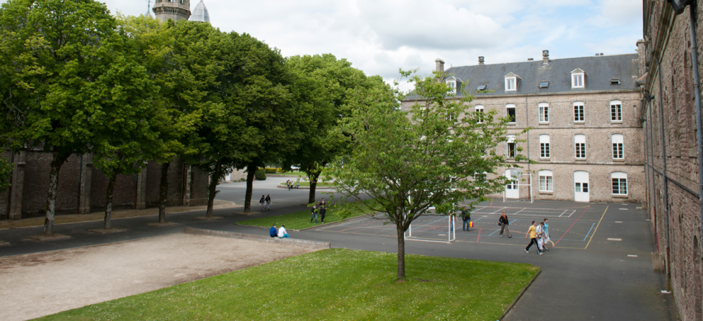 Vue large du lycée professionnel saint michel à priziac