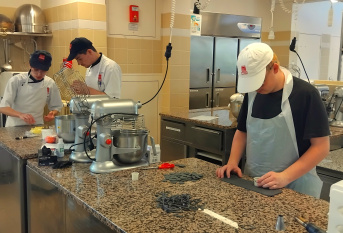 Préparation des détails de la robe